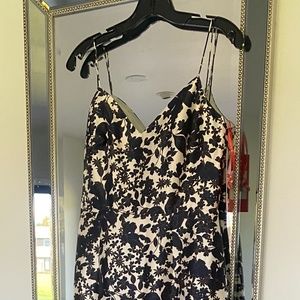 *NEVER WORN*  Monique Lhuillier Gown